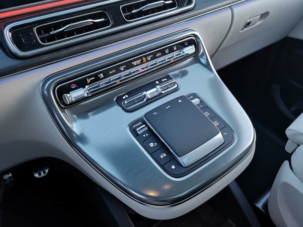MERCEDES-BENZ  V300d Exclusive - Image 14