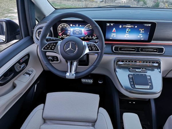 MERCEDES-BENZ  V300d Exclusive - Image 11