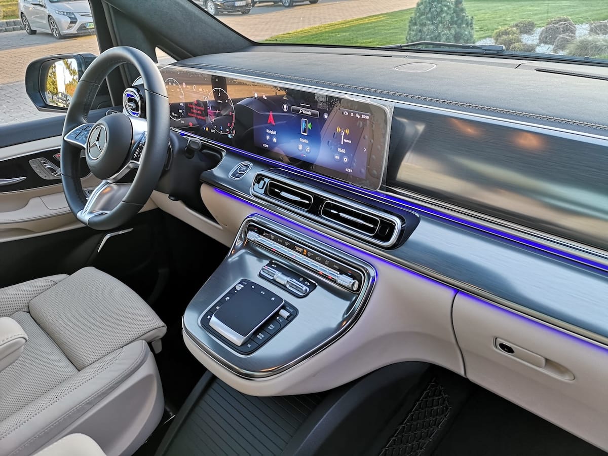 MERCEDES-BENZ V300D PREMIUM - Image 18