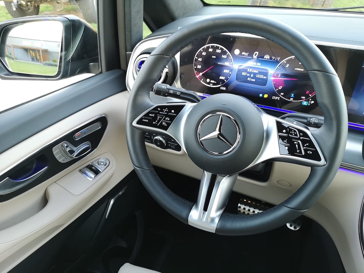 MERCEDES-BENZ V300D PREMIUM - Image 11